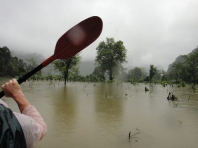 2011-09-15 Mit dem Boot vom Camp zurück zur Straße