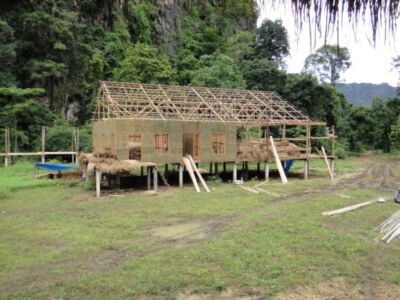 2011-10 Das wird das Haupthaus mit Restaurant, Küche, Waschraum und Privatzimmer von Tanja + Uli