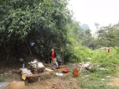 2011-11-06 Mai kocht in Freilichtküche