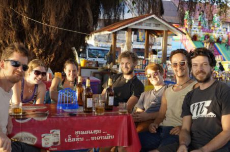 2014-02-01 Volontärsausflug mit Dreamteam. Endstation am Mekong. Uli, Babsi, Tanja, Hendrik, Martin, Sven, Flo