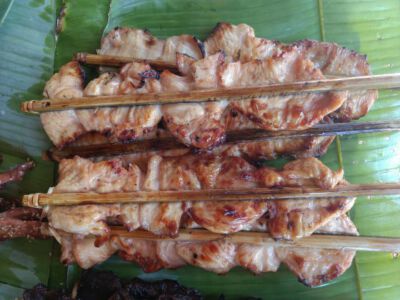 2019-01-21 Des weiteren gibt's gegrilltes Hühnchen am Spieß.