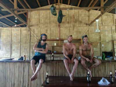 2019-04-07 End-of-season-Party in Camp 2. Sam, Neil und Jack.