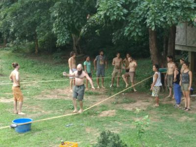 2019-05-17 Olympische Spiele im Green Climbers Home. Michael auf der Slackline.