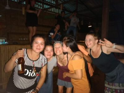 2019-05-30 End-of-season-Party. Eine Weiberriege: Gat, Duang, Tanja, Mai, Petra.
