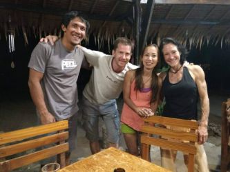 2019-12-14 Kaeng Koi, Klettercamp Nam Pha Pa Yai. Abschiedsfoto - wir ziehen weiter. Mit Ooan, Uli, Joy (die Besitzerin von Nam Pha Pa Yai), Tanja