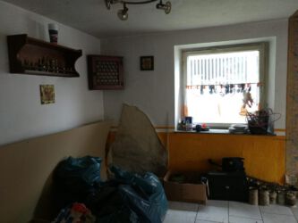 2020-10-03 Esszimmer, ein paar Schnäpse stehen noch im Schrank.