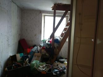 2020-11-11 Den Müll vom Dachboden schmeißen wir einfach runter.