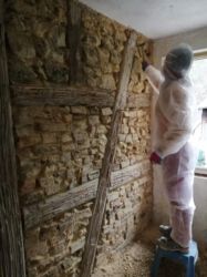 2020-12-07 Wir haben beim Putzentfernen einen Schatz entdeckt: Fachwerk!