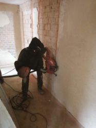 2021-02-01 Zwei neue Türöffnungen zum Bad+Toilette müssen her.