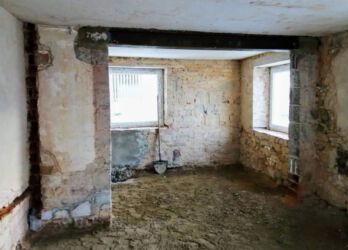 2021-02-12 Die Wohnküche. Fehlt nur noch der Boden. Und diverses anderes.