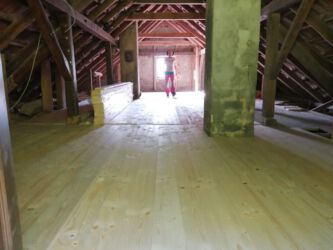 2021-07-21 Fußboden im Dachboden...fertig!