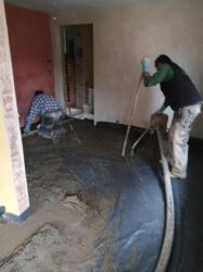 2021-10-04 Den Estrich lassen wir von Experten legen.