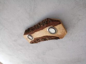 2021-10-06 Die erste Lampe hängt.