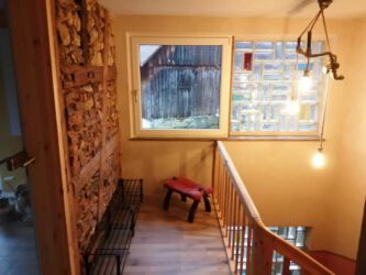 2021-12-29 Eingangsbereich mit Schuhschränkchen